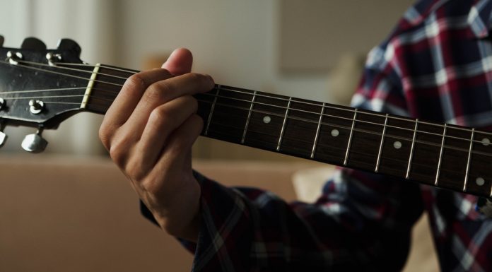 Rekomendasi 4 Aplikasi Untuk Stem Gitar, Pemula Wajib Tahu! Aplikasi Untuk Stem Gitar