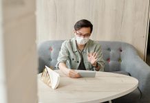 6 Aplikasi Video Call Random Tanpa Coin, Dijamin Aman! 6 Aplikasi Video Call Random Tanpa Coin