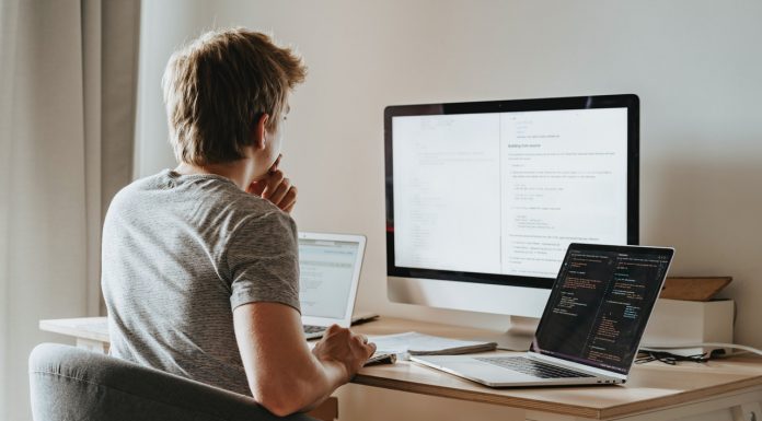 4 Aplikasi Coding PC yang Patut untuk Diketahui! Aplikasi Coding PC