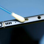 Cara Membersihkan Speaker HP yang Kemasukan Air Cara Membersihkan Speaker HP